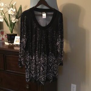 Elegant Black and White Patterned Blouse